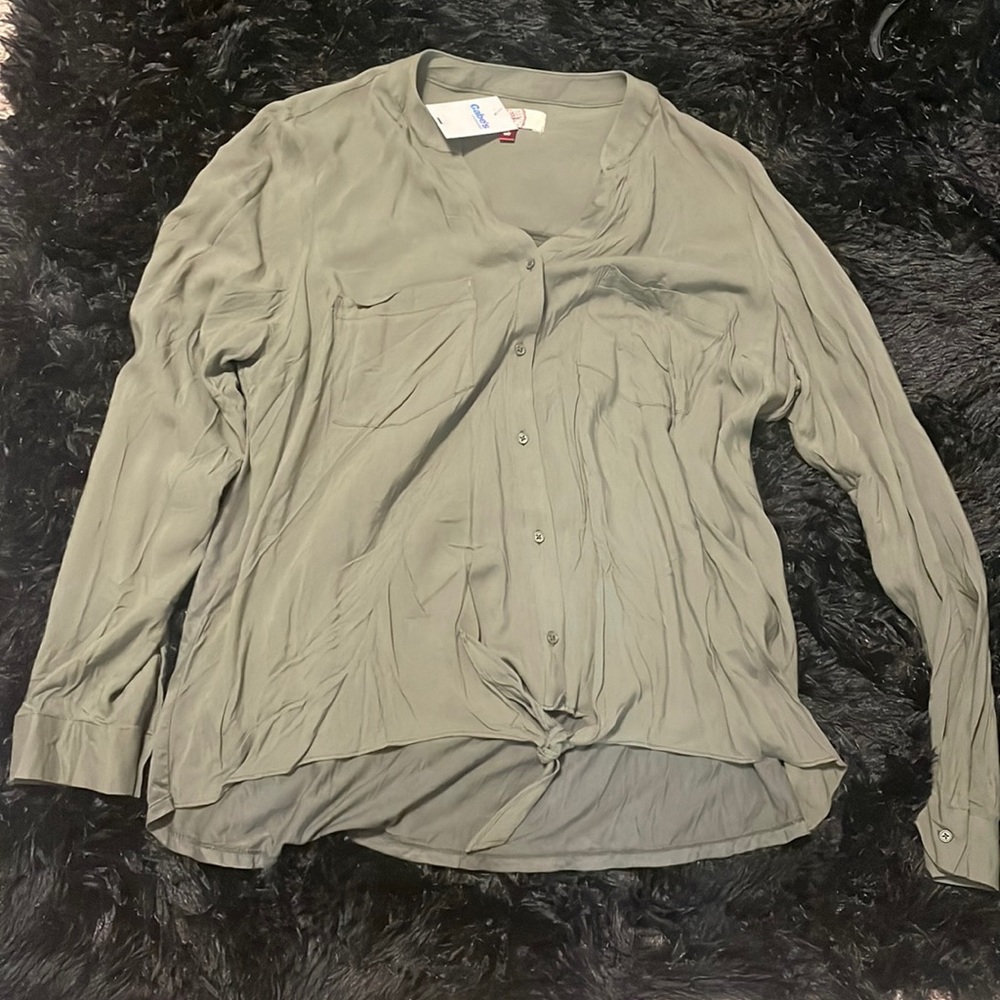 Women Xl Blouse Buttons up with a tie at the bottom